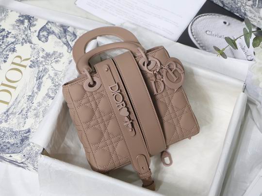 Dior Ultra-matte M8013 20cm wz
