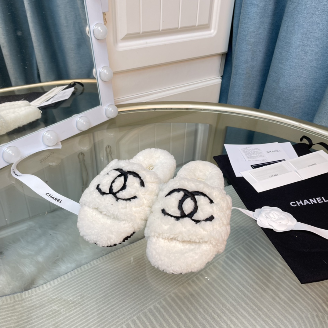 2026 Chanel Fur saddles 0818