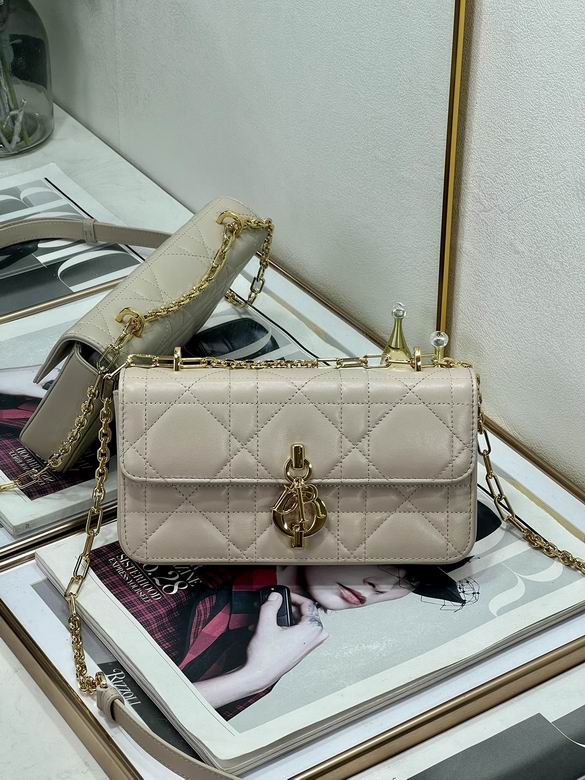 Miss Daisy 22cm 092405 YG 3colour