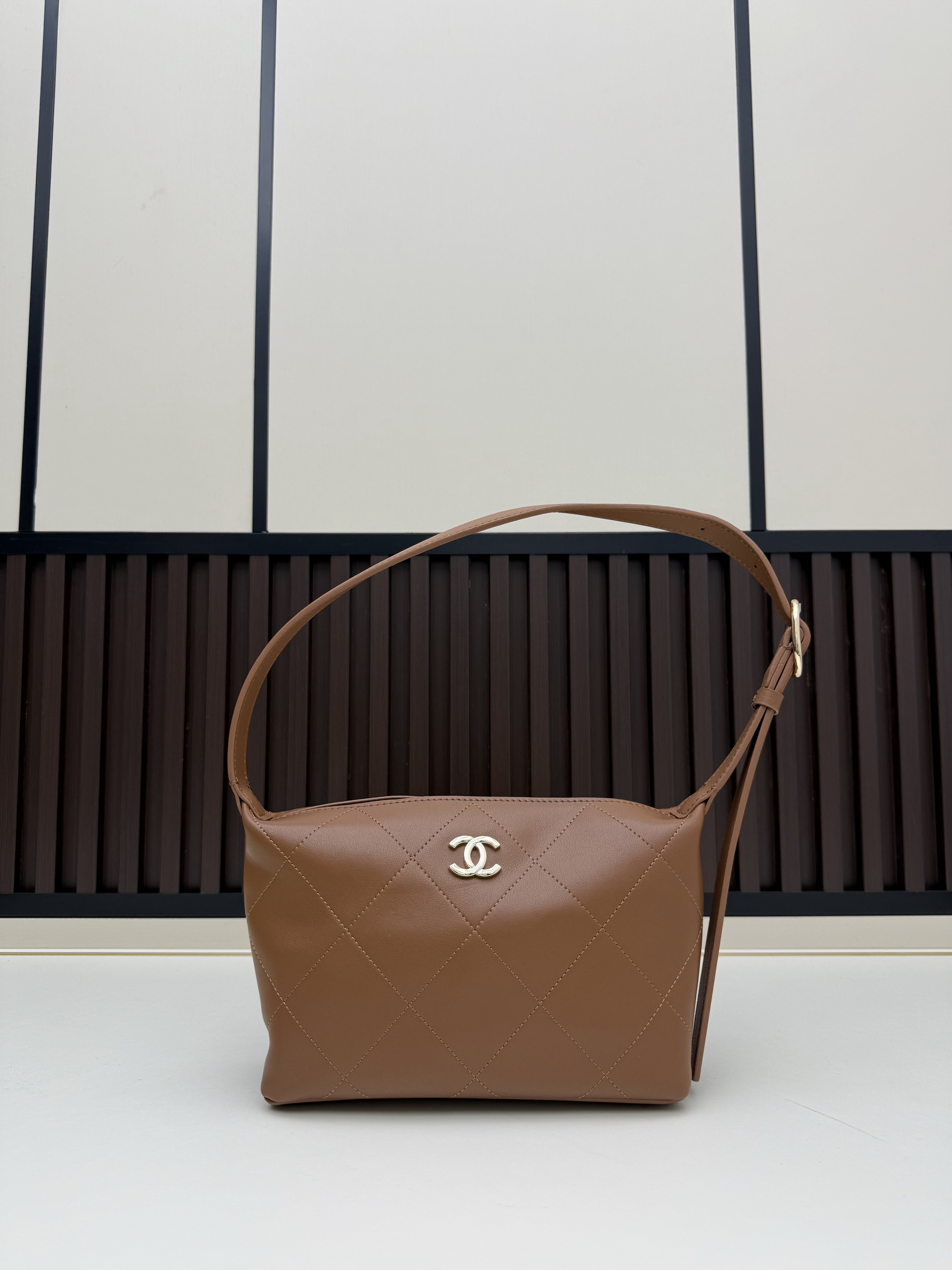 Chanel 07083 23x15x8cm jj1