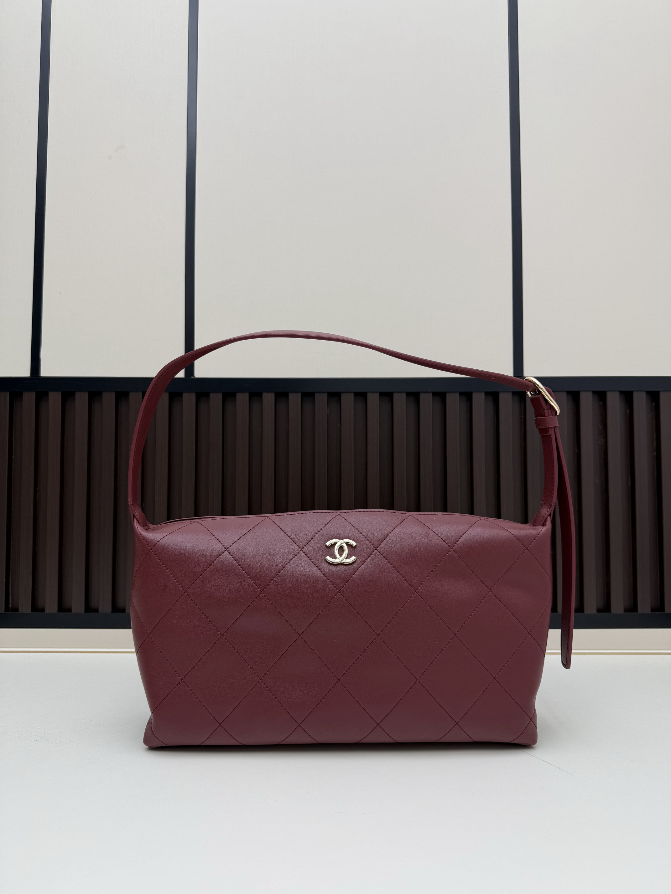 Chanel 07084 34x19x10cm jj1
