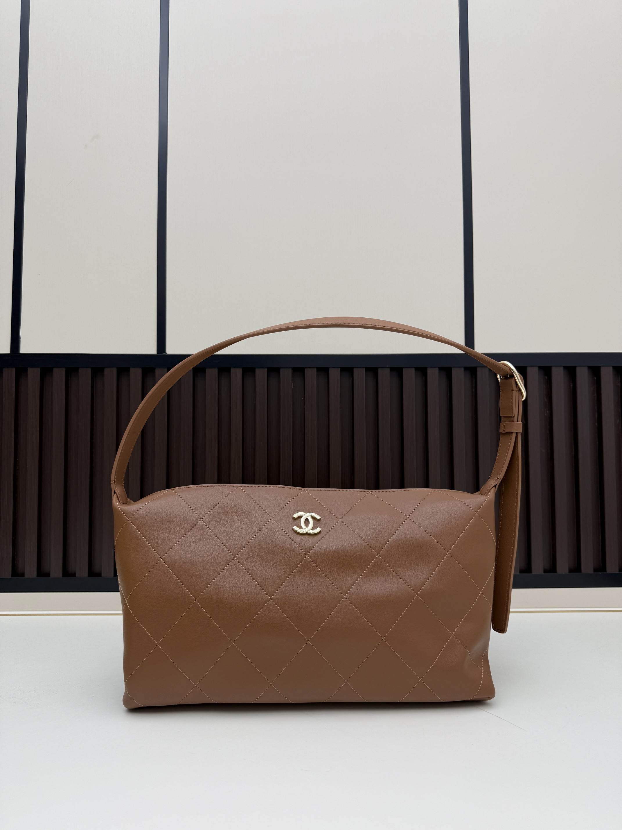 Chanel 07084 34x19x10cm jj2