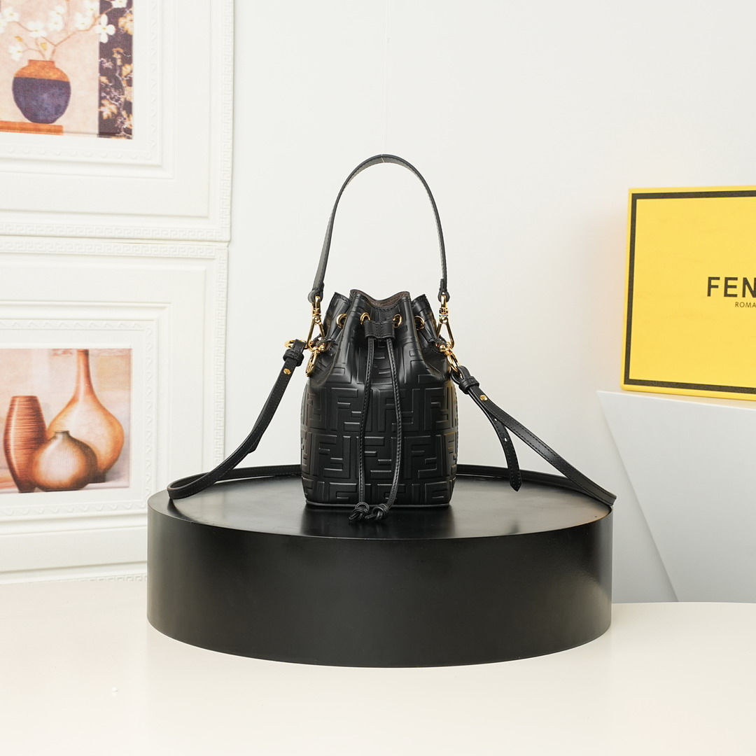 Fendi 10x12x18cm jj2