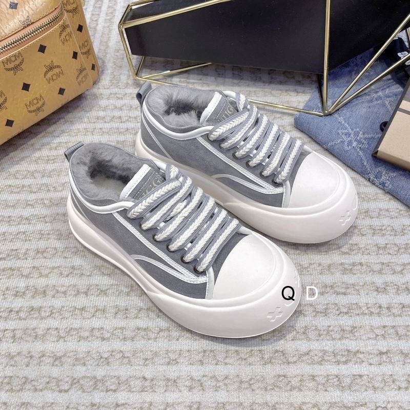 UGG low cut shoes Woman  Ts