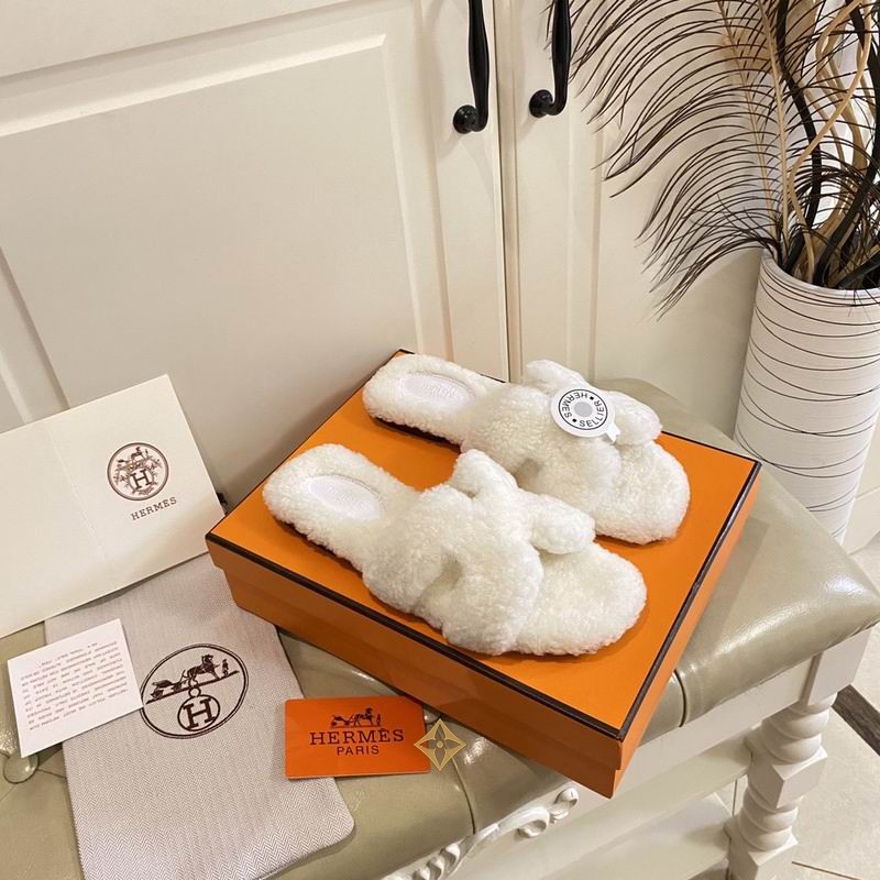 Hermes Fur Saddles Ts