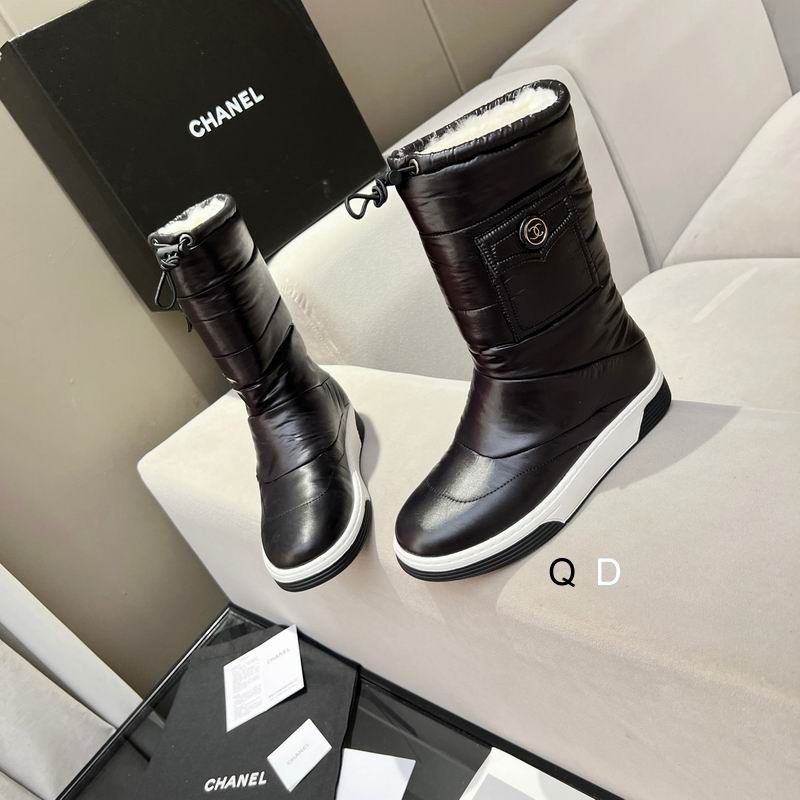 Chanel snow boot Ts